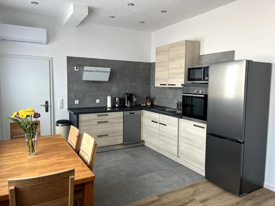 Moderne, Stilvolle Ferienwohnung In Eich Eich  Exterior foto